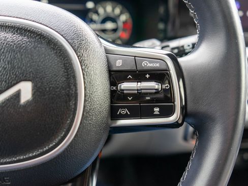 Used 2023 Kia Sorento SX image 19