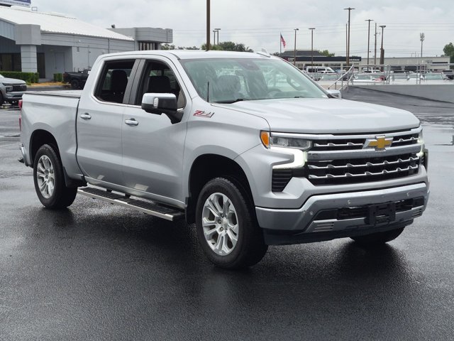 Used 2022 Chevrolet Silverado 1500 LTZ w/ LTZ Premium Package AWD/4WD image 3