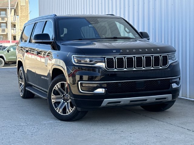 Used 2024 Jeep Wagoneer L Series II w/ Flexible Seating Group RWD image 2