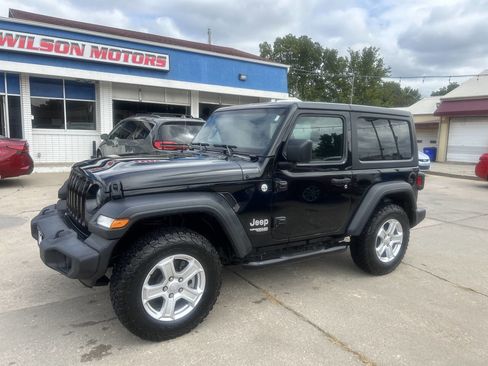 Used 2019 Jeep Wrangler Sport image 2