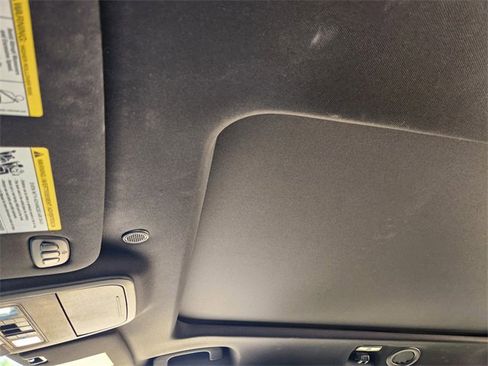 Used 2021 Ford Explorer King Ranch w/ Premium Technology Package image 25