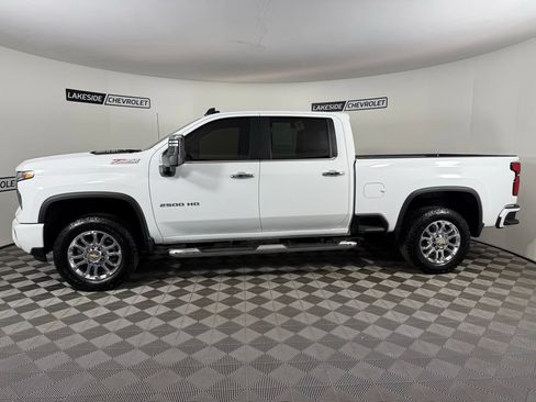 Used 2025 Chevrolet Silverado 2500 LT w/ Z71 Chrome Sport Edition AWD/4WD image 3
