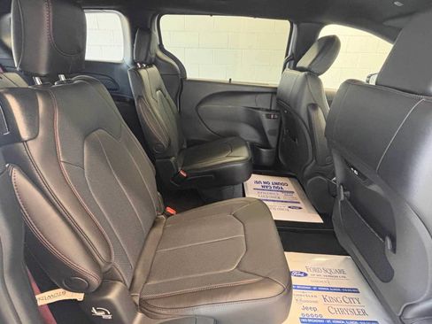 New 2027 Chrysler Pacifica Select FWD image 12