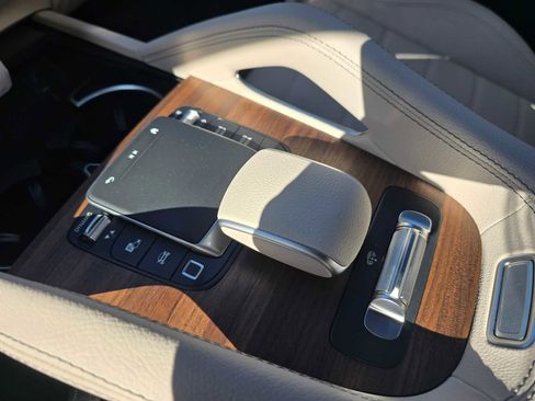 New 2026 Mercedes-Benz GLS 580 4MATIC image 33