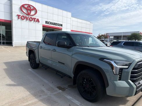 Used 2025 Toyota Tundra SR5 w/ SR5 Premium Package AWD/4WD image 5