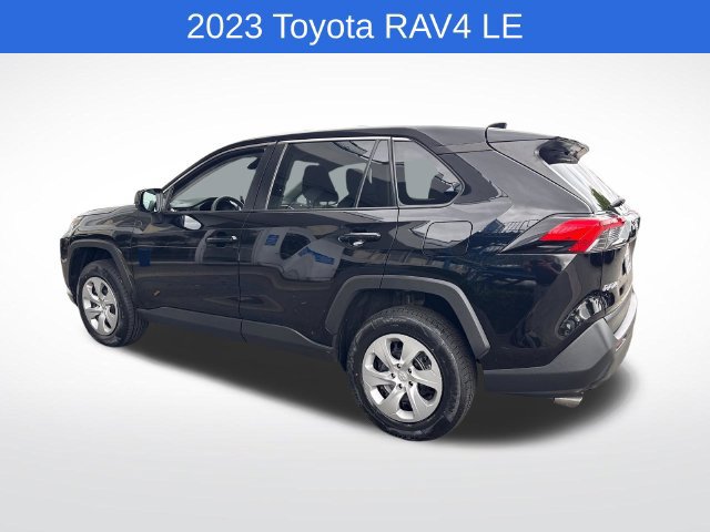 Used 2023 Toyota RAV4 LE AWD/4WD image 3