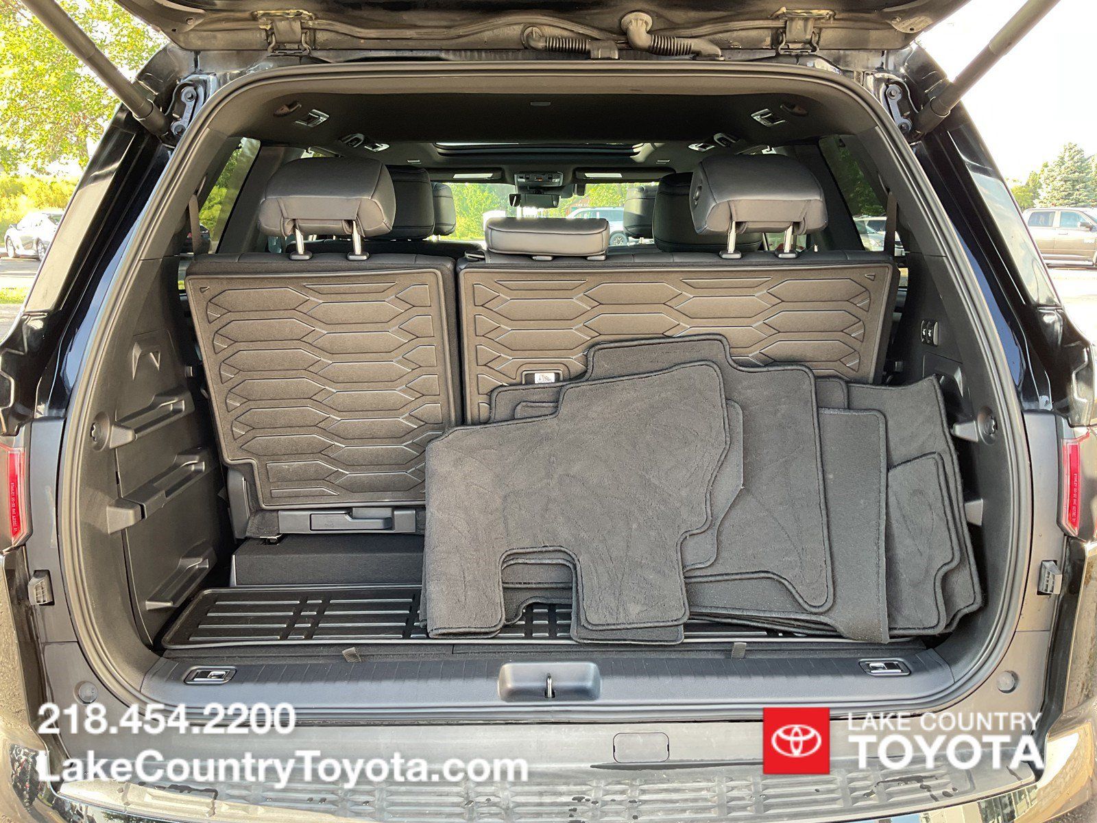Used 2025 Toyota Sequoia Platinum AWD/4WD image 12