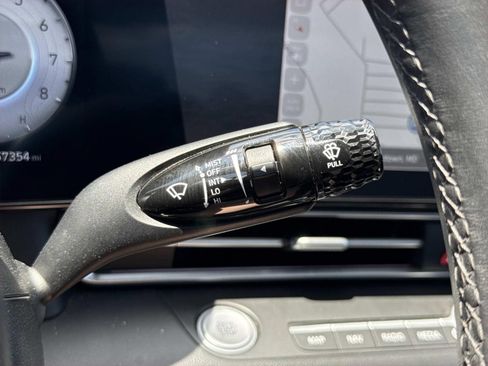 Used 2024 Hyundai Elantra Limited FWD image 18