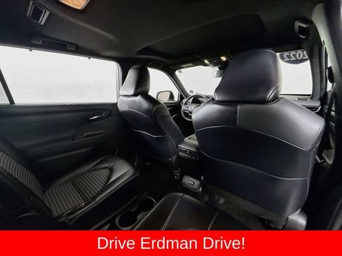 Used 2022 Toyota Highlander XSE FWD image 29