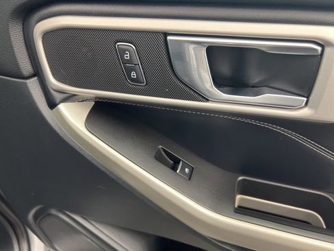 Used 2021 Ford Explorer XLT w/ Equipment Group 202A image 26