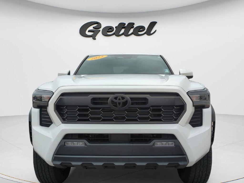 Used 2025 Toyota Tacoma TRD Off-Road AWD/4WD image 2