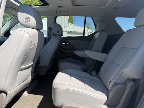 Used 2020 Chevrolet Traverse LT w/ LT Premium Package AWD/4WD image 6