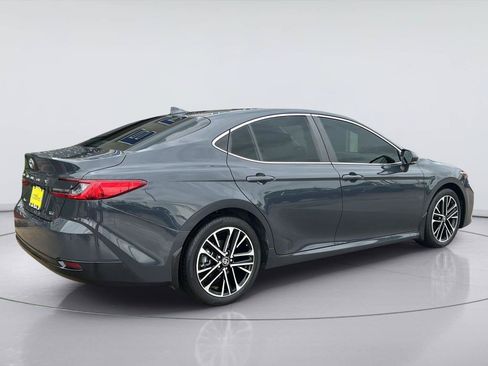 Used 2025 Toyota Camry XLE FWD image 6