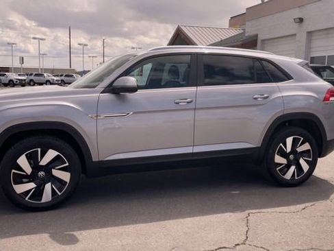 Used 2025 Volkswagen Atlas Cross Sport SE AWD/4WD image 6