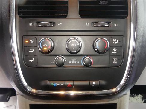 Used 2019 Dodge Grand Caravan SE w/ UConnect Hands-Free Group FWD image 34