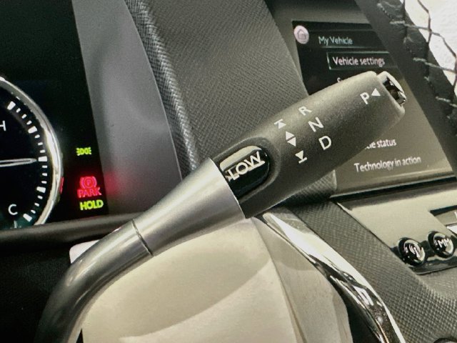 Used 2024 Rolls-Royce Cullinan AWD/4WD image 17