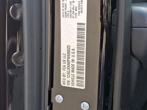 Used 2023 Jeep Wrangler Sport S image 27