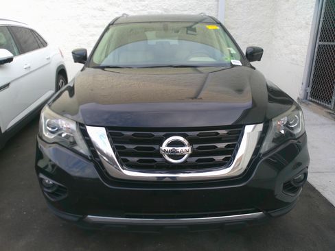 Used 2018 Nissan Pathfinder Platinum image 3