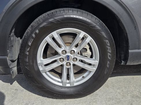 Used 2022 Ford Explorer XLT w/ Equipment Group 202A image 7