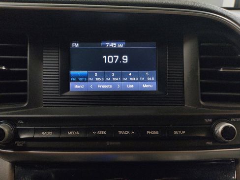 Used 2019 Hyundai Elantra SE FWD image 25