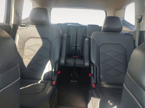 Used 2024 Volkswagen Atlas SE AWD/4WD image 13