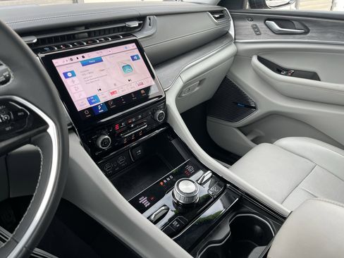 Used 2022 Jeep Grand Cherokee Overland w/ Luxury Tech Group IV image 29