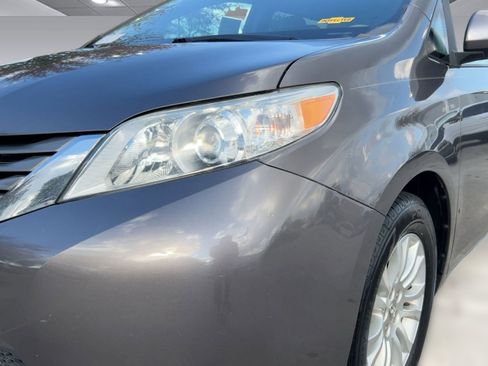 Used 2013 Toyota Sienna XLE image 10