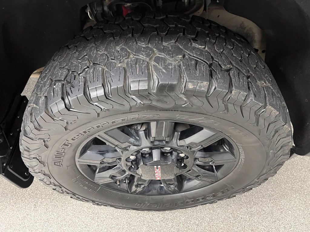 Used 2024 GMC Sierra 2500 AT4 w/ AT4 Preferred Package AWD/4WD image 18