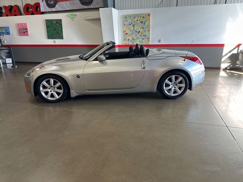Used 2004 Nissan 350Z Enthusiast w/ Side Airbags Pkg image 36