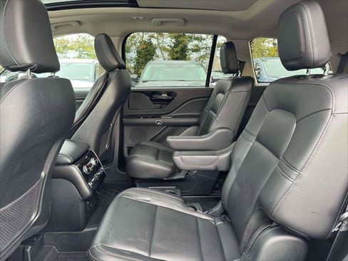Used 2022 Lincoln Aviator AWD w/ Premium Package image 11