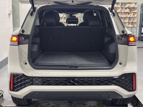 New 2026 Volkswagen Tiguan SE R-Line AWD/4WD image 28