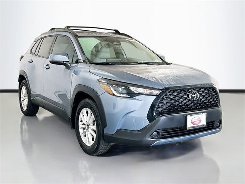 Used 2023 Toyota Corolla Cross LE image 3