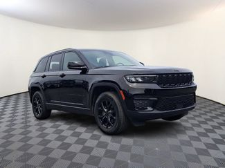 Used 2025 Jeep Grand Cherokee Altitude AWD/4WD video 1