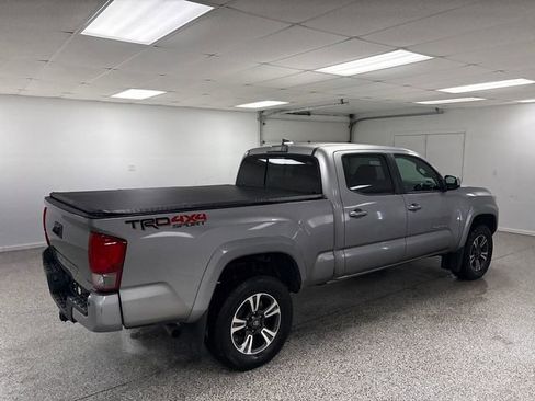 Used 2017 Toyota Tacoma TRD Sport image 7