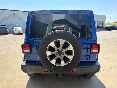 Used 2018 Jeep Wrangler Unlimited Sahara AWD/4WD image 4