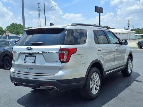 Used 2019 Ford Explorer XLT AWD/4WD image 6