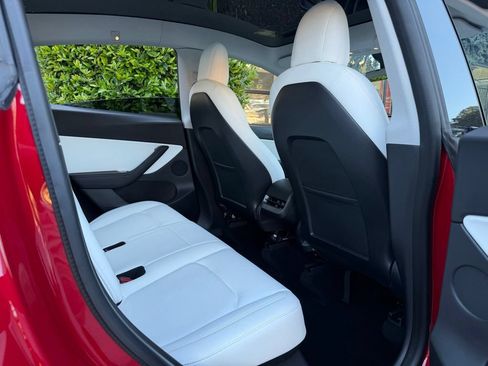 Used 2021 Tesla Model Y Long Range AWD/4WD image 38