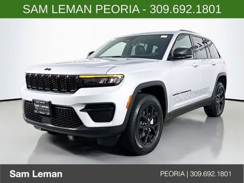 New 2025 Jeep Grand Cherokee Altitude image 3