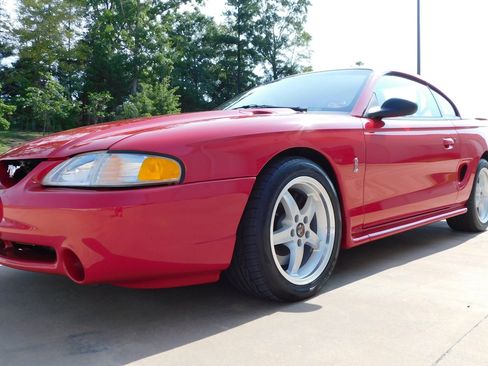 Used 1995 Ford Mustang GT RWD image 4