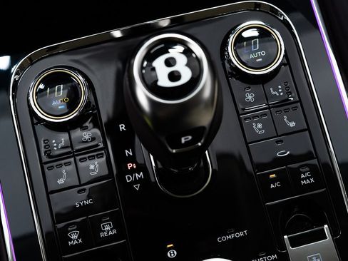 Used 2026 Bentley Flying Spur Plug-In Hybrid AWD/4WD image 37