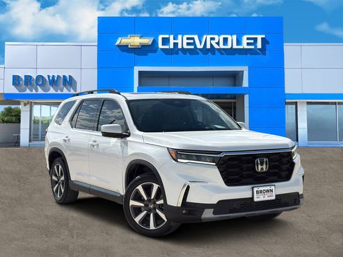 Used 2024 Honda Pilot Touring image 1