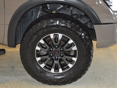 Used 2021 Nissan Titan PRO-4X w/ Pro-4x Convenience Package AWD/4WD image 9