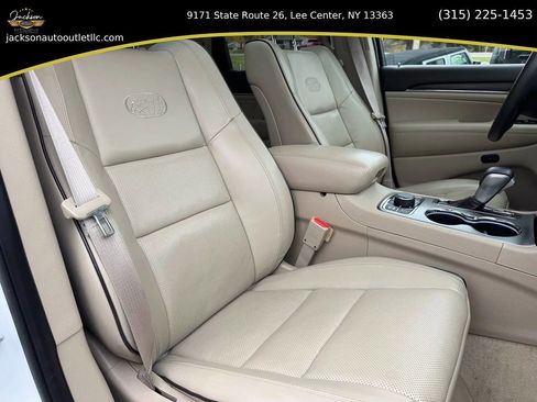 Used 2018 Jeep Grand Cherokee Overland image 18