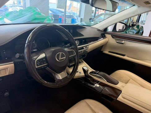Used 2016 Lexus ES 350 w/ Luxury Package w/Wood Trim image 14