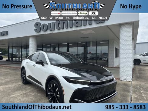 Used 2025 Toyota Crown Platinum image 1