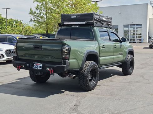 Used 2021 Toyota Tacoma TRD Off-Road w/ Technology Package AWD/4WD image 3