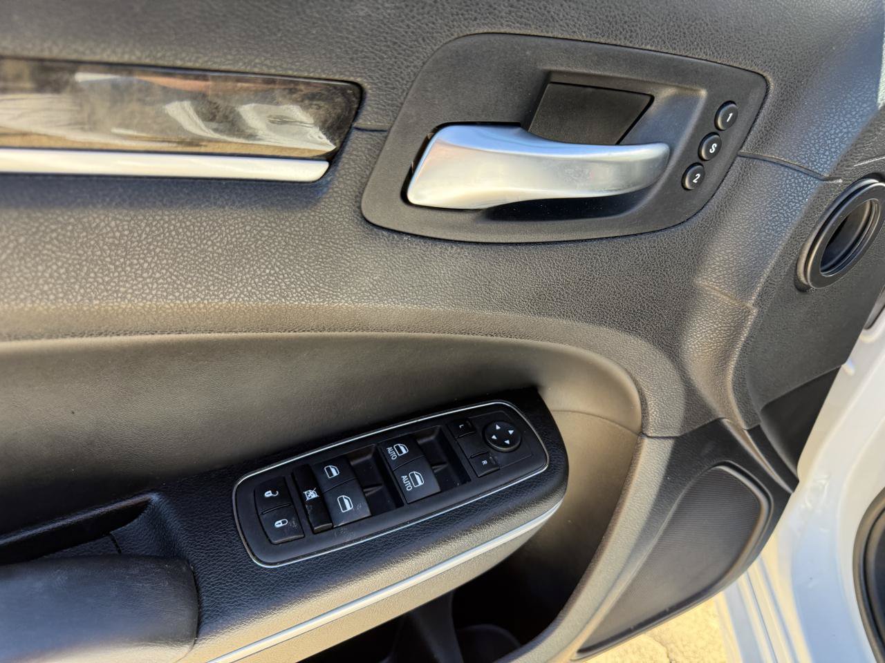 Used 2023 Chrysler 300 Touring L w/ Comfort Group RWD image 10