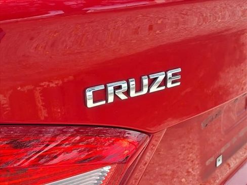 Used 2017 Chevrolet Cruze LS FWD image 9