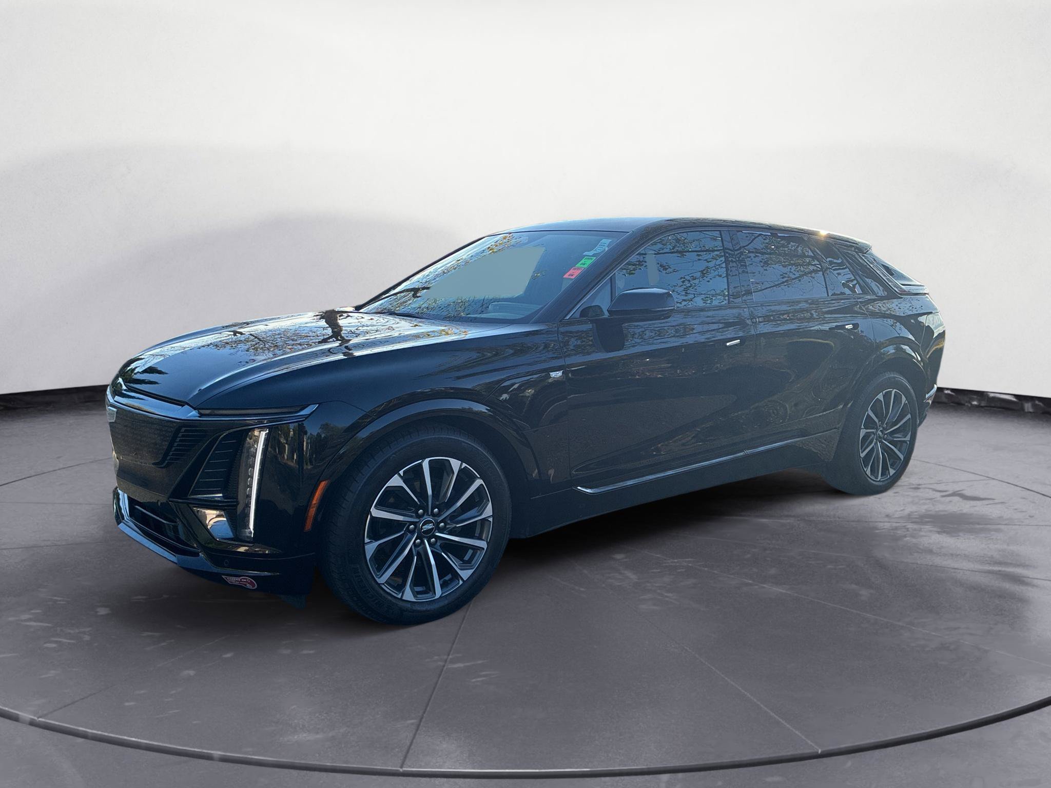 Used 2024 Cadillac Lyriq Sport RWD image 2