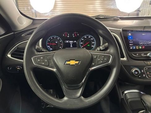 Used 2021 Chevrolet Malibu LT FWD image 15
